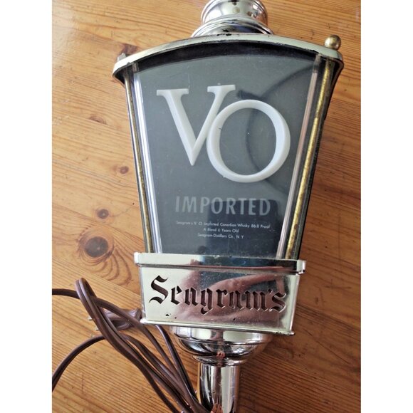 SEAGRAM’S VO WHISKEY LAMP LIGHTED WALL HANGER 6" x 17” SCONCE - Picture 2 of 8